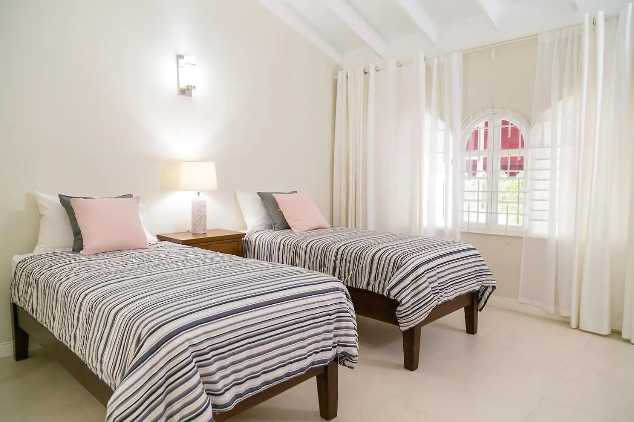Apartment Kingston Vacation Rentals At Delightful Townhouse Near Halfway Tree, Kingston